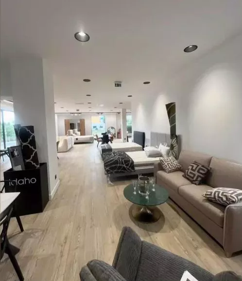 Magasin de meubles, Ghisonaccia, Maison Mancini