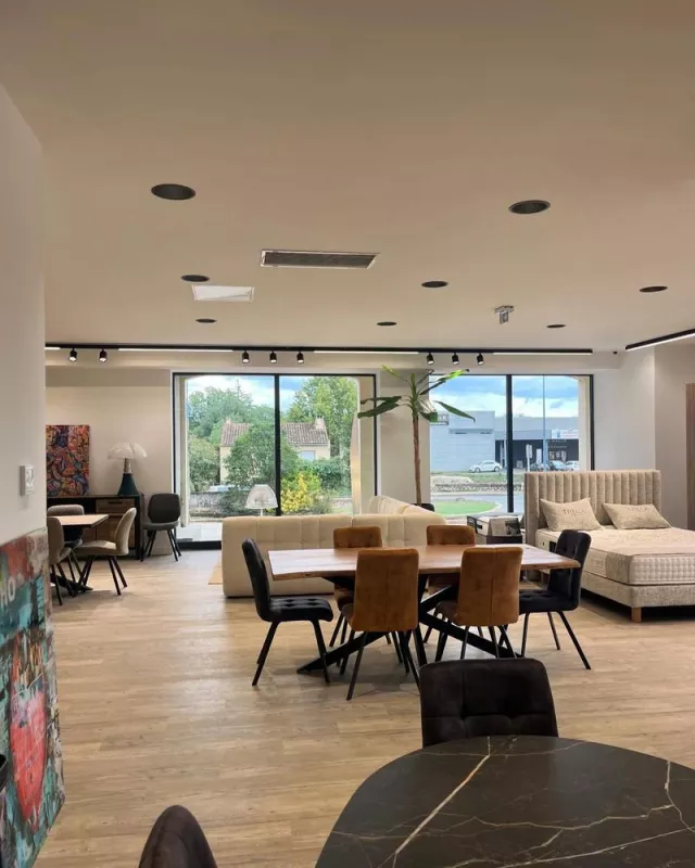 Magasin de meubles, Ghisonaccia, Maison Mancini