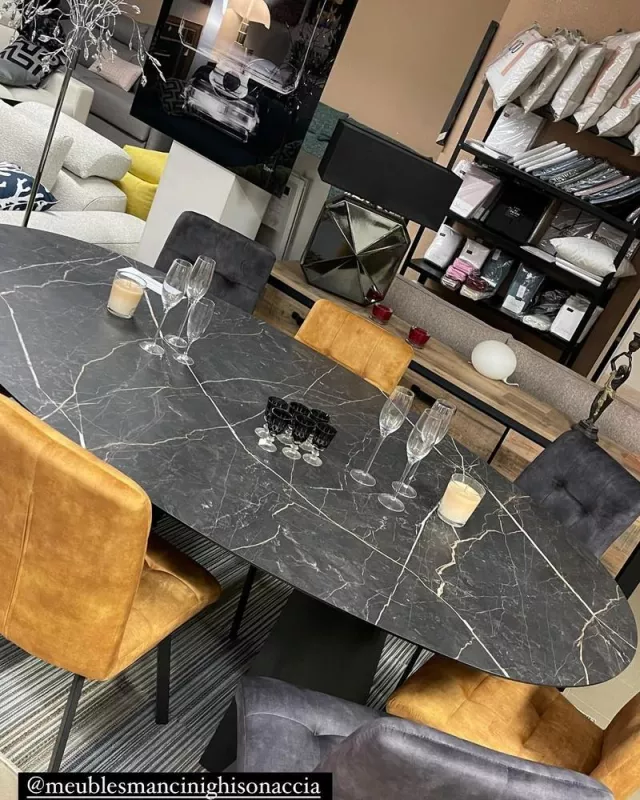 Magasin de meubles, Ghisonaccia, Maison Mancini